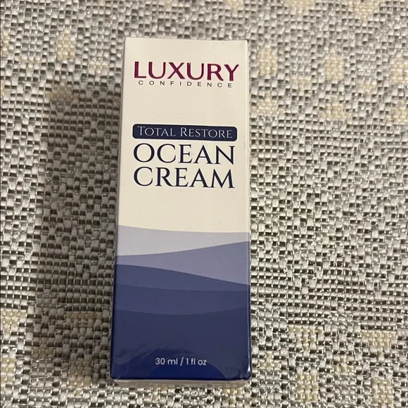 Ocean Cream - Elegant Blue Moisturizer - Picture 1 of 3